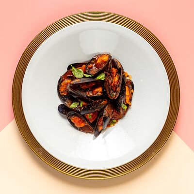 Мидии в пикантном томатном соусе в PastaMore по цене 890 ₽