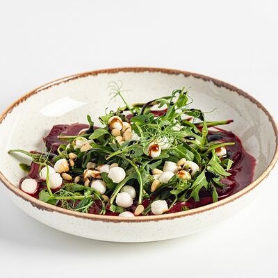 Карпаччо из свеклы с рукколой и сыром моцарелла в Kitchen по цене 550