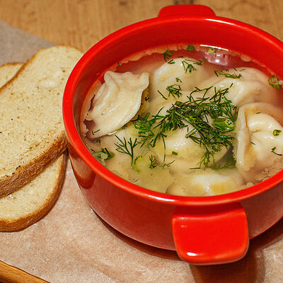 Пельмени домашние с бульоном в Кафе Наше Место по цене 350 ₽