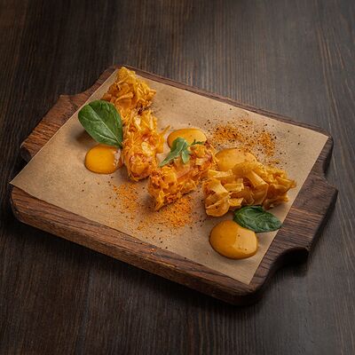 Чеддер в хрустящем тестев Лепрекон по цене 480 ₽