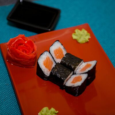 Маки с лососем в Sushi LeGo по цене 289 ₽