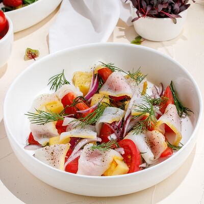 Салат с копченым палтусом в Мангал&Грузия по цене 890 ₽