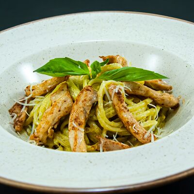 Лингвини с курицей в соусе песто в Таверна Фили Хаус по цене 790 ₽