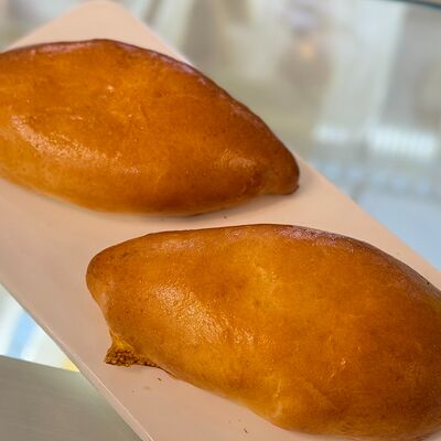 Пирожок с капустой 1 шт в Kontrast Bijou по цене 55 ₽