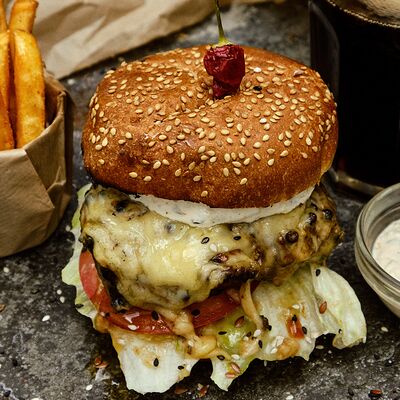 Бургер Сырный в Duner на углях по цене 820 ₽