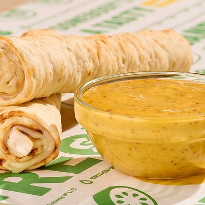 Диппер курица, сыр в Subway по цене 235 ₽