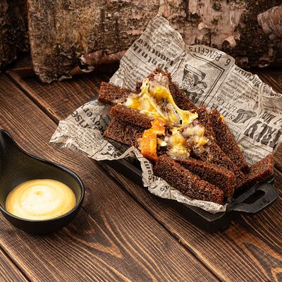 Ржаные гренки с сыром пармезанв Паб 357 по цене 455 ₽