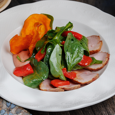 С утиной грудкой, шпинатом, яблочным пюре в Съели Сумели по цене 970 ₽