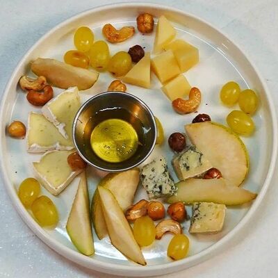 Коллекция сыров в Edateca по цене 750 ₽