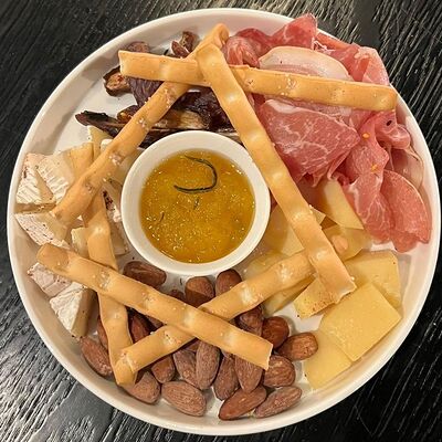 Сет к вину в GASTROBAR по цене 2030 ₽