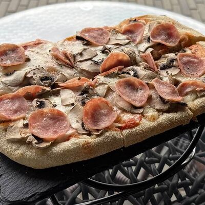 Римская пицца с ветчиной и грибами в Wellfood по цене 30 р.