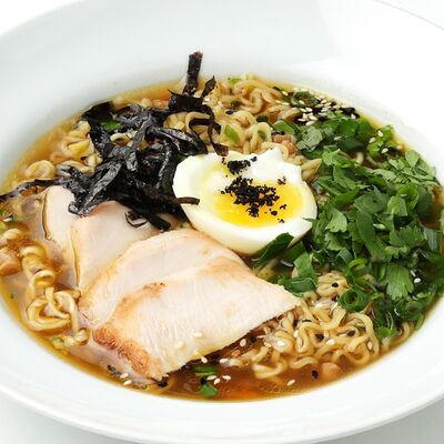 Рамен с куриным филе в Максимилианс по цене 470 ₽