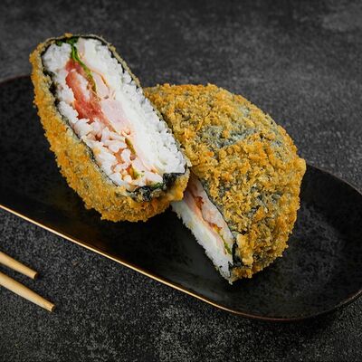 Суши-бургер с курицей в Суши лидер по цене 499 ₽