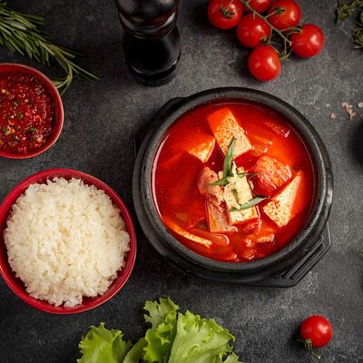 Острый суп из кимчи со свининой в Корё по цене 670 ₽