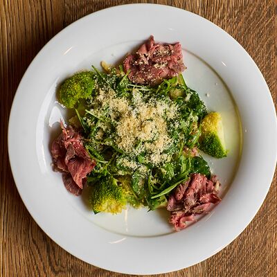 Салат с ростбифомв Жуй по цене 35 р.