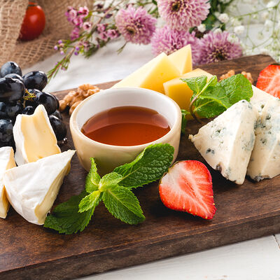 Сырная тарелка в MANANA по цене 690