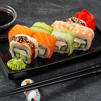 Ролл фирменный Радуга в Sushi Pizza Top по цене 639 ₽