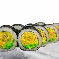 Ролл с жареным лососем (острый) в Суши Gamma
