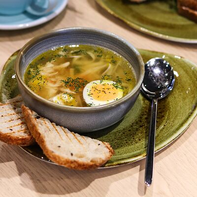 Куриный суп с лапшой и яйцом в Bun по цене 370 ₽