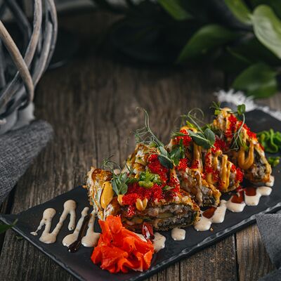 Онигиразу с лососем и угрем в Amato по цене 1190 ₽