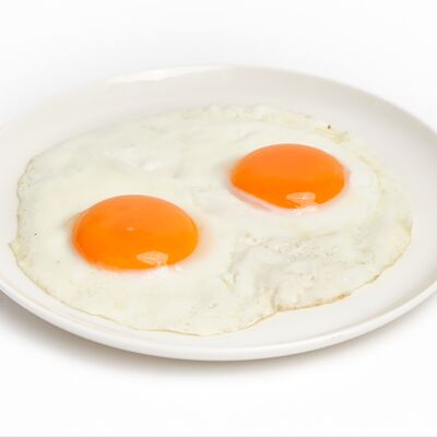 Глазунья из двух яиц в Ciro bistro по цене 350 ₽