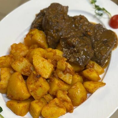 Щечки телячьи с картофелем по-монастырскив Легенда по цене 990 ₽