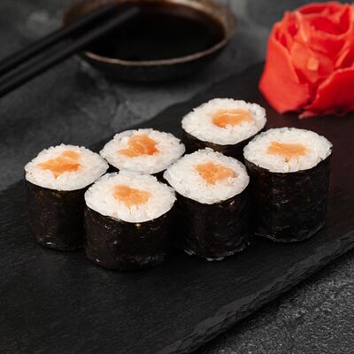 Мини-ролл лосось в SushiHit по цене 140 ₽
