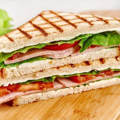 Сэндвич с ветчиной в Bazar по цене 189 ₽