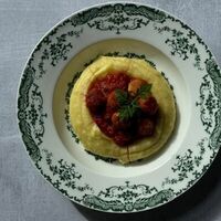 Фрикадельки в томатном соусе с пюре в Modus