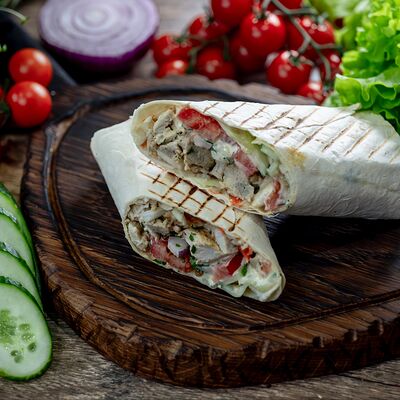 Сырная с куриной грудкой в Мясолаваш по цене 415 ₽