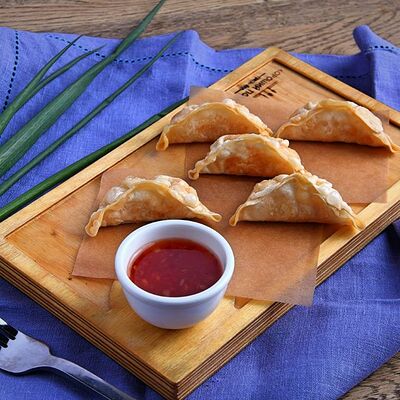 Гёдза с креветками в Андеграунд Pizza & Sushi по цене 368 ₽