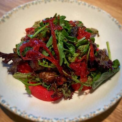 Тёплый салат с куриной печенью в DVOR гриль-бистро по цене 690 ₽