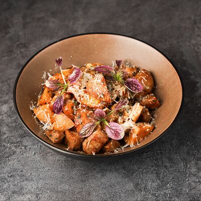 Жаркое из свинины с белыми грибами в соусе териякив Эндорфин по цене 720 ₽