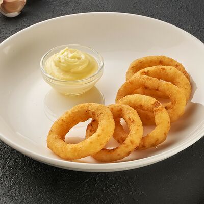 Луковые кольца с соусом сладкий чили в Хмель и солод по цене 399 ₽