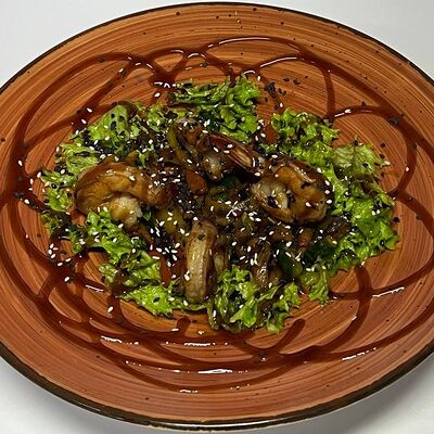 Теплый тайский салат с креветками в Iago по цене 670 ₽