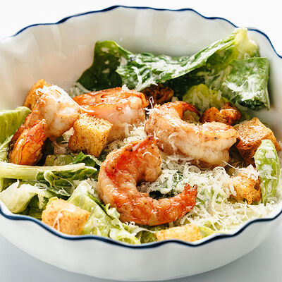 Салат Цезарь с креветкой в Причал по цене 820 ₽