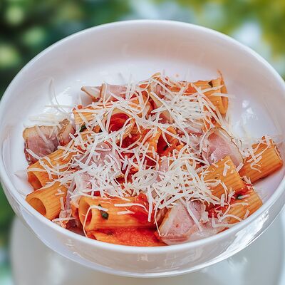 Паста арабиата с копченой кониной в APOLLO по цене 648 ₽