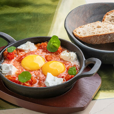 Шакшука с моцареллой и рассольным сыром в Муссоны по цене 740 ₽