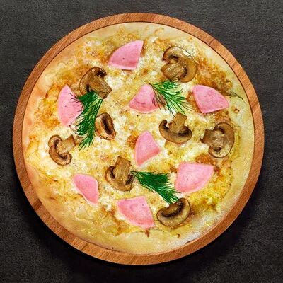 Пицца С Ветчиной и Грибами 30 см в ПиццаПлюс по цене 930 ₽