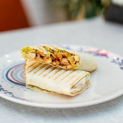 Шаурма с курицей в Есть на море по цене 375 ₽