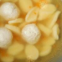 Куриный суп с ньокками и фрикаделькамив Gino Cafe