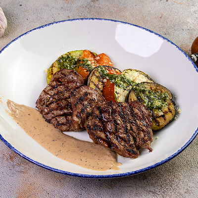 Медальоны из телятины в Чайка по цене 890 ₽