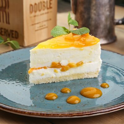 Торт йогуртовый с персиками и маракуйей в Double по цене 230