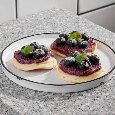 Панкейки с черничным кремомв People по цене 515 ₽