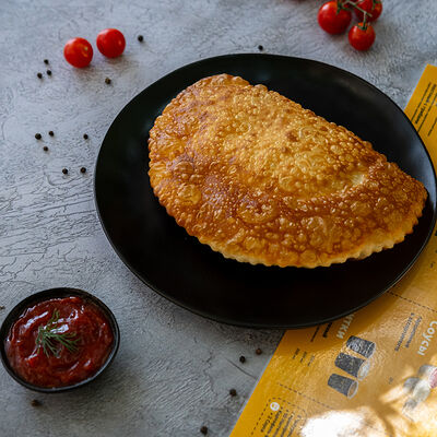 Чебурек XL Пепперони в Чебуреки на Чайковского по цене 420 ₽