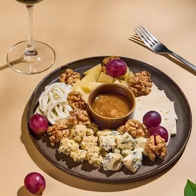 Сырная тарелка в Lamadjo по цене 1490 ₽
