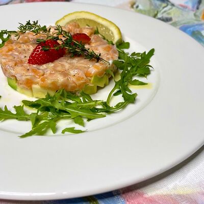 Тартар из лосося в Wine room gallery по цене 870 ₽