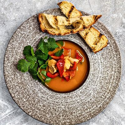 Бразильский суп Moqueca с лососем и мидиями в Гирлянда по цене 550 ₽
