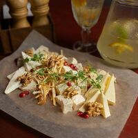 Нарезка кавказских сыров в Жара