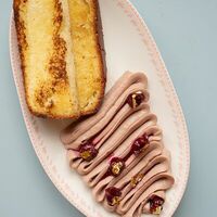 Патте из печени цыпленка, вишня, бриошь в Pioner